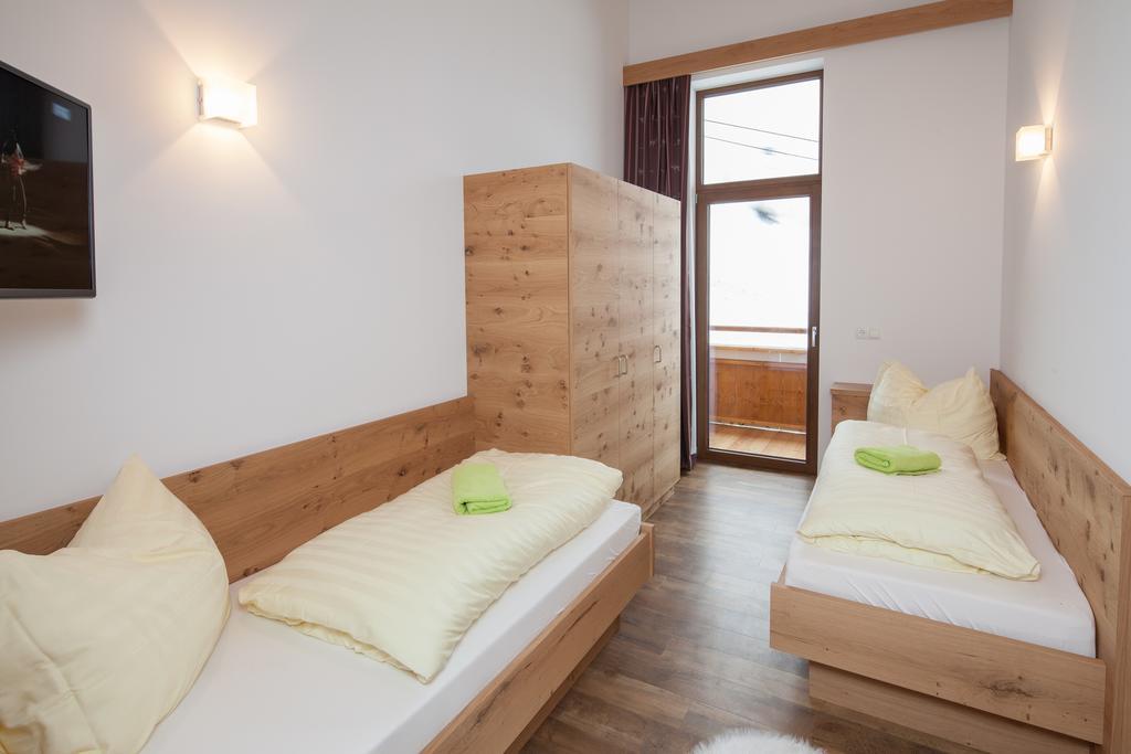 Berggasthof Hochzeigerhaus Jerzens Zimmer foto